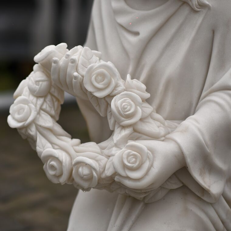 imagem do produto Anjo das Rosas M�rmore Branco 80cm - IMP368