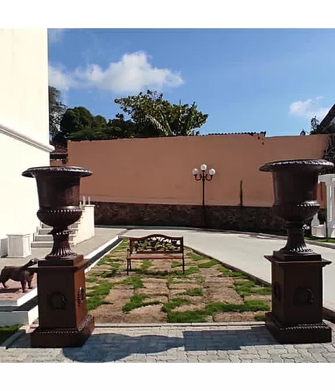 imagem de Base de Ferro com Loureiro 50cm VRF285 Sofisticação e Design Clássico