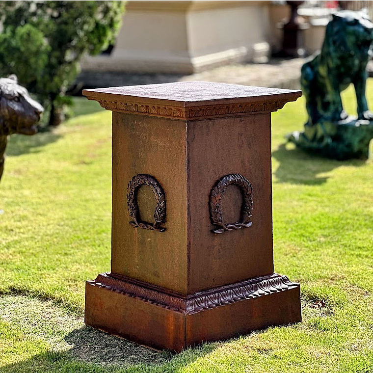 imagem do produto Base de Vaso Romano GG em Ferro Fundido 95cm VRF101 Para Jardins de Luxo 