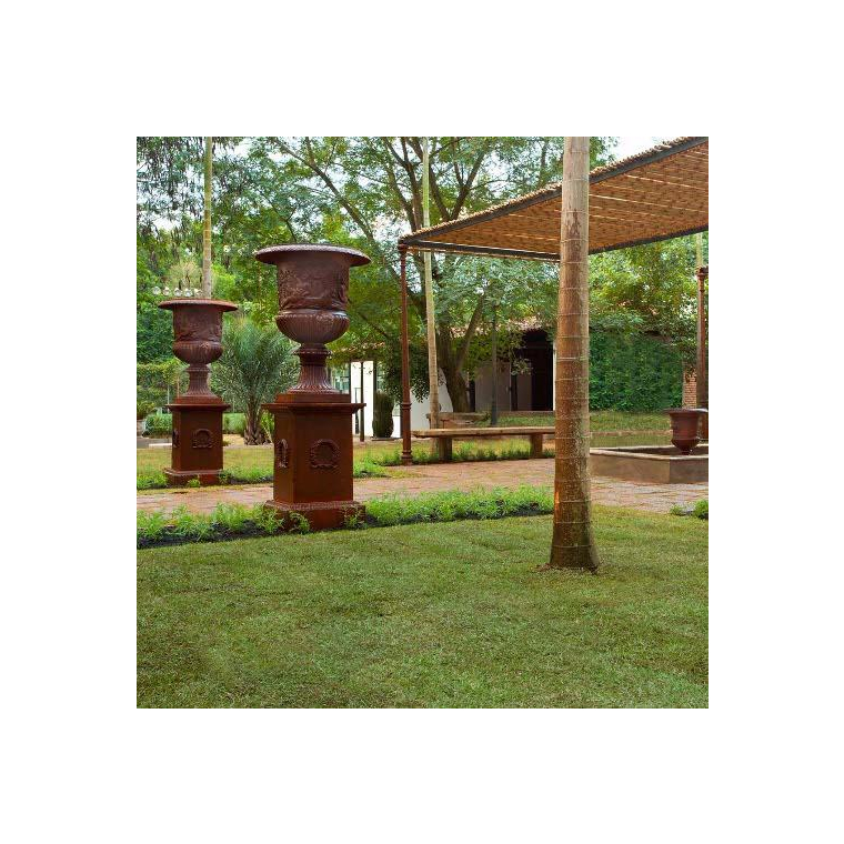 imagem do produto Base de Vaso Romano GG em Ferro Fundido 95cm VRF101 Para Jardins de Luxo 