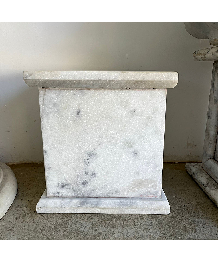 imagem do produto Base em M�rmore Branco 40cm VRMP293 Para Esculturas e Jardins Luxuosos