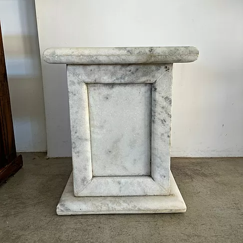imagem de Base em Mármore Branco 50cm VRMP291 Para Esculturas e Projetos de Alto Padrão 