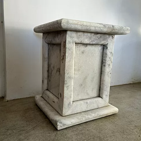 imagem de Base em Mármore Branco 50cm VRMP291 Para Esculturas e Projetos de Alto Padrão 