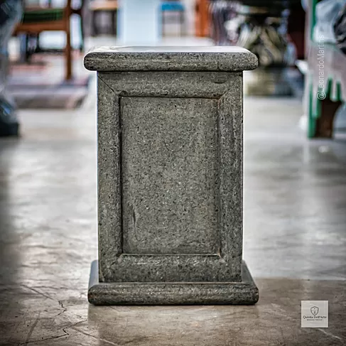 imagem de Base em Mármore Preto 50cm VRMP292 Sofisticação e Destaque