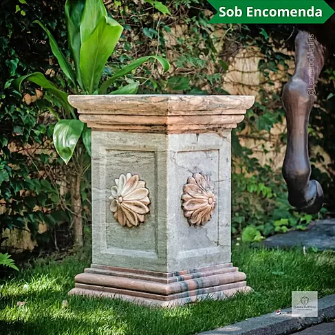 imagem de Base Quadrada em Mármore Colorido 70cm VRMP108 Para Decoração e Projetos Sofisticados 