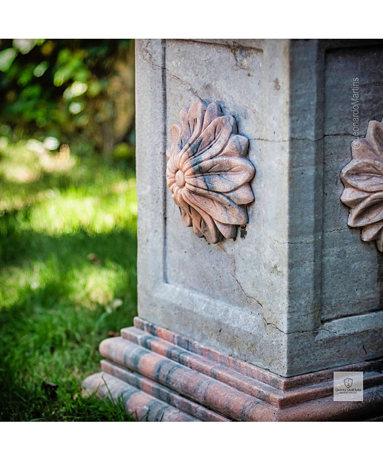 imagem do produto Base Quadrada em M�rmore Colorido 70cm VRMP108 Para Decora��o e Projetos Sofisticados 