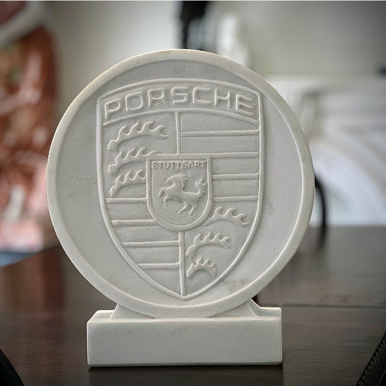 imagem do produto Bras�o Porsche em M�rmore Branco 46cm VRMP369 Sofistica��o Automotiva
