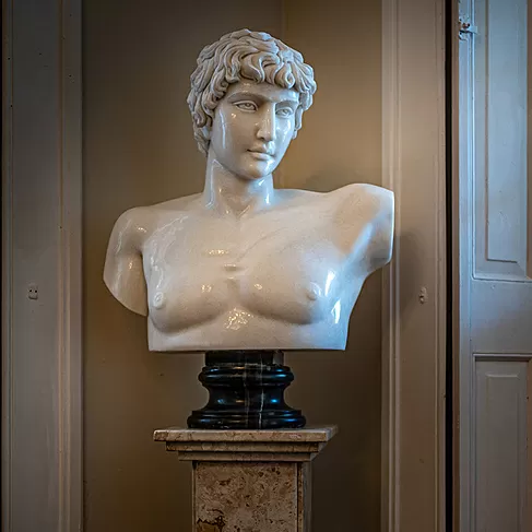 imagem de Busto Antínoo Mármore Branco 80cm BMP023 Escultura Clássica e Sofisticada