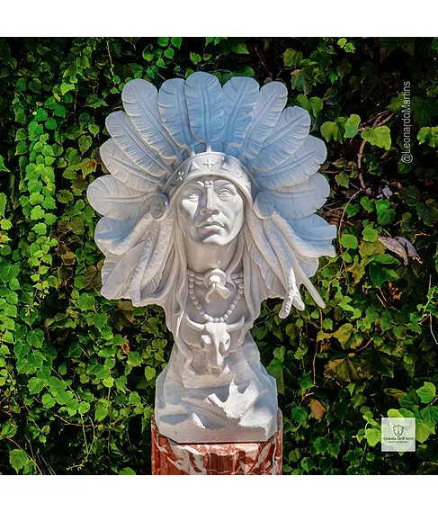 imagem de Busto Cacique em Mármore Branco 72cm - BMP059