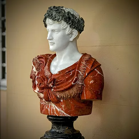 imagem de Busto Caio Júlio César com Coroa em Mármore 80cm BMP037C Poder e História