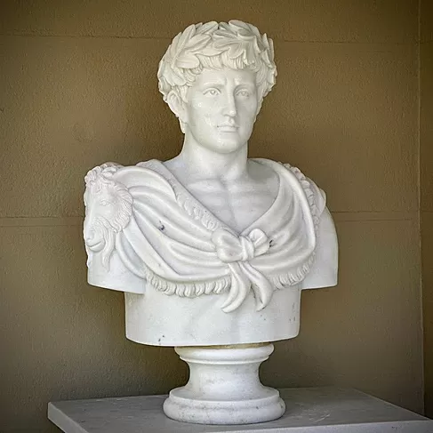 imagem de Busto Caio Júlio César com Coroa Mármore Branco 80cm BMP037 Escultura Clássica Imponente