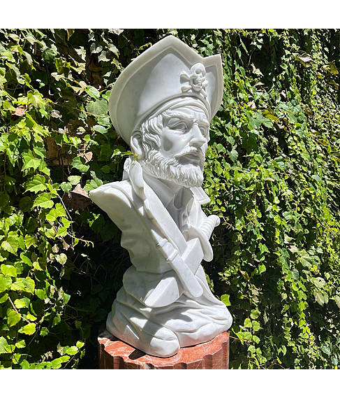 imagem de Busto Capito Pirata em Mrmore Branco 60cm - BMP049
