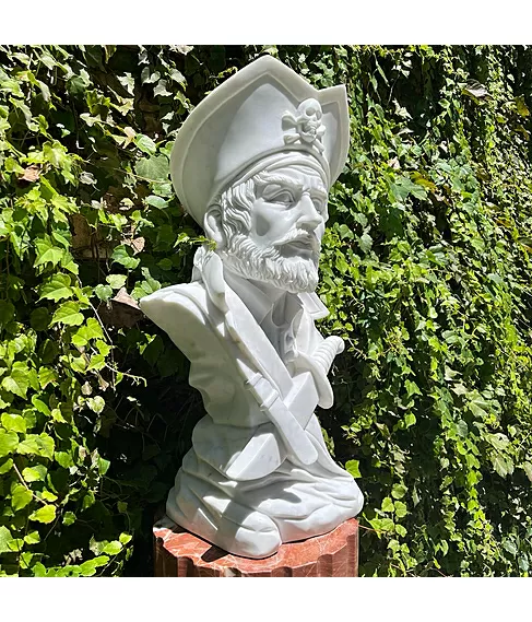 imagem de Busto Capitão Pirata em Mármore Branco 60cm - BMP049