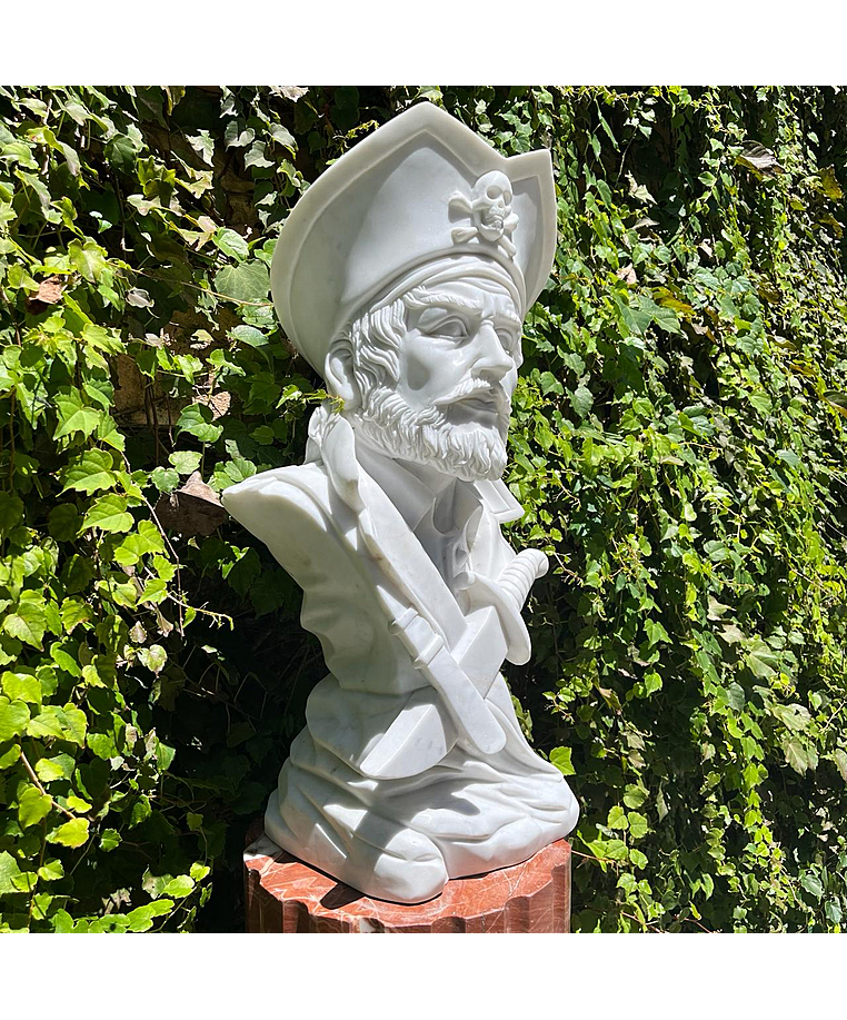 imagem do produto Busto Capit�o Pirata em M�rmore Branco 60cm - BMP049