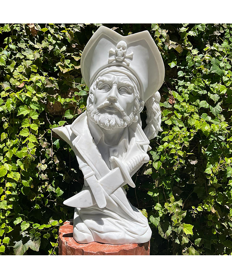 imagem do produto Busto Capit�o Pirata em M�rmore Branco 60cm - BMP049