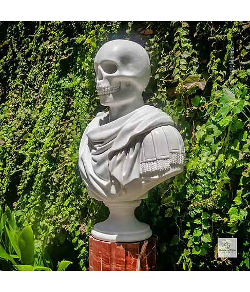 imagem de Busto Caveira em Mármore Branco 81cm - BMP057