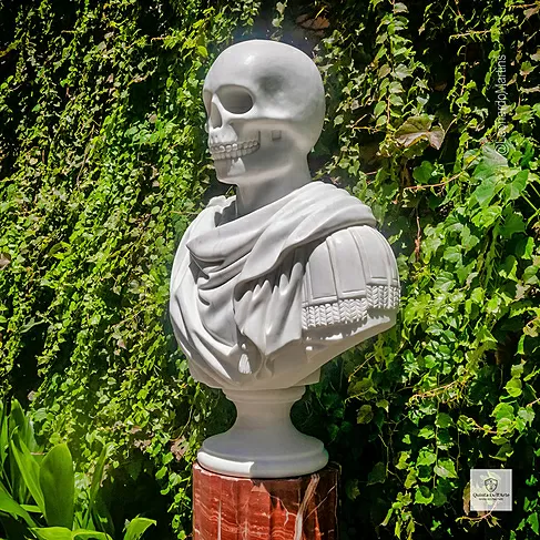imagem de Busto Caveira em Mármore Branco 81cm BMP057  Escultura Premium para Ambientes Sofisticados