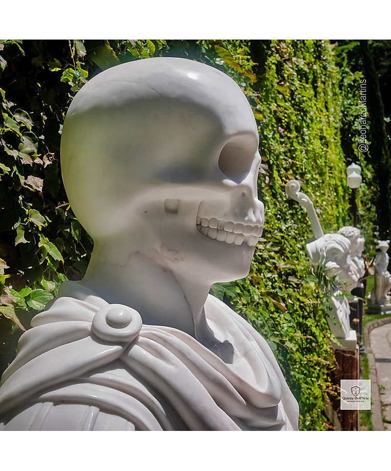 imagem do produto Busto Caveira em M�rmore Branco 81cm BMP057  Escultura Premium para Ambientes Sofisticados