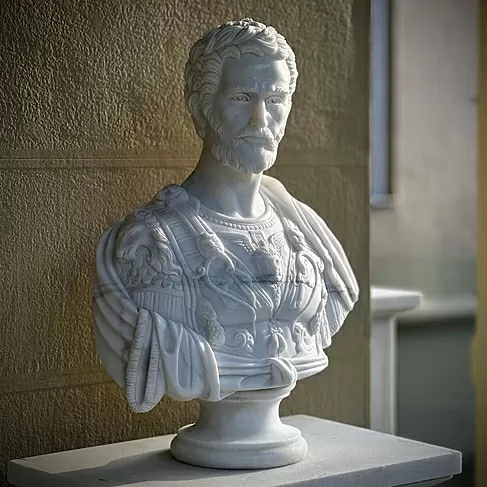 imagem de Busto Cosme I de Médici em Mármore Branco 80cm BMP082 Poder e Renascença