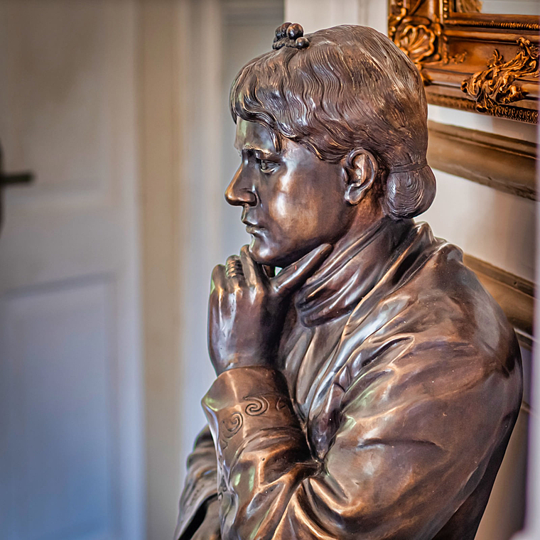 imagem do produto Busto de Bronze Helena Blavatsky 90cm BBZ076 Escultura Art�stica Monumental 