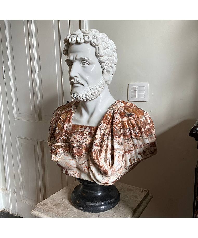 imagem do produto Busto em M�rmore Soldado Romano II 81cm - BMP038