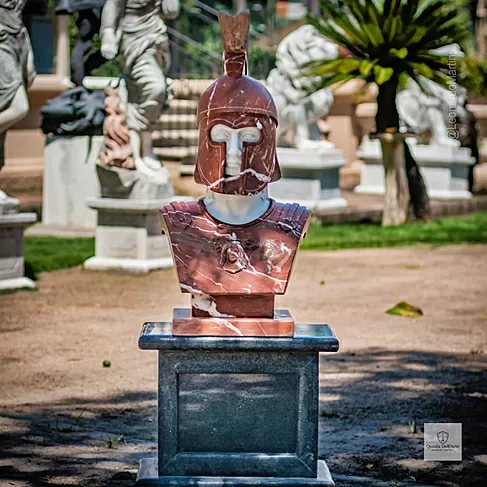 imagem de Busto Espartano em Mármore 82cm BMP074 Imponência e Tradição