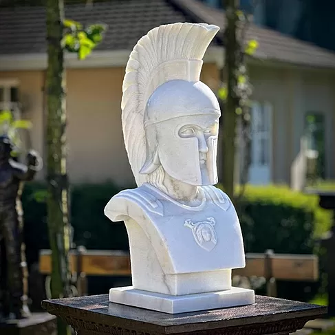 imagem de Busto Espartano em Mármore Branco 82cm BMP072 Força e Honra