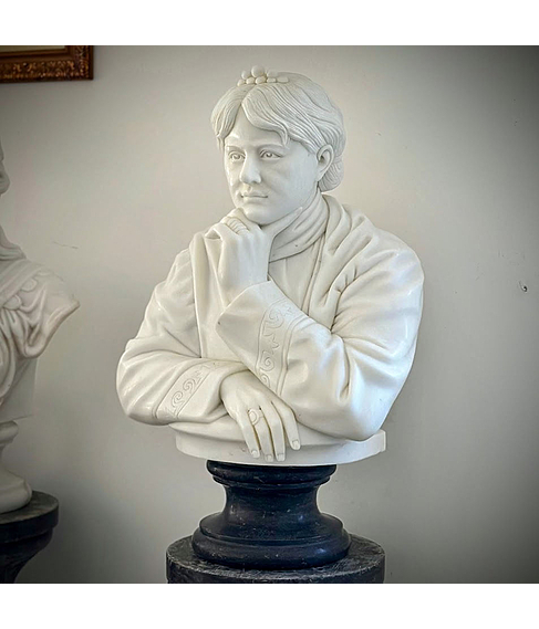 imagem de Busto Helena Blavatsky em Mrmore Branco 90cm - BMP079