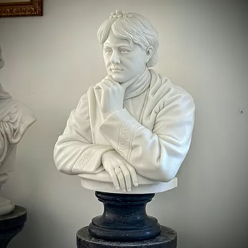 imagem de Busto Helena Blavatsky em Mármore Branco 90cm BMP079 Misticismo e Elegância