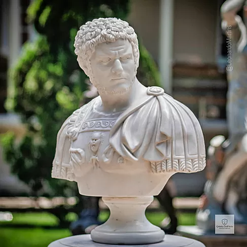 imagem de Busto Imperador Caracala em Mármore Branco 60cm BMP066 Escultura Clássica de Alto Padrão