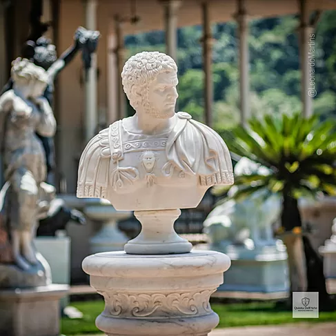 imagem de Busto Imperador Caracala em Mármore Branco 60cm BMP066 Escultura Clássica de Alto Padrão