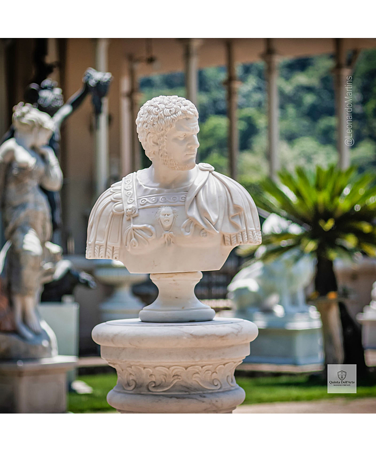 imagem do produto Busto Imperador Caracala em M�rmore Branco 60cm - BMP066
