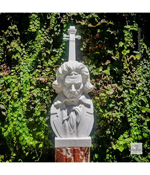 imagem de Busto Ludwig Van Beethoven em Mármore Branco 100cm - BMP054