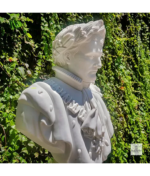 imagem de Busto Napoleão Bonaparte com Coroa de Louros em Mármore Branco 72cm - BMP070