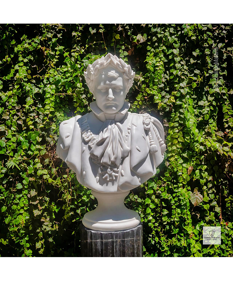 imagem do produto Busto Napole�o Bonaparte com Coroa de Louros em M�rmore Branco 72cm - BMP070