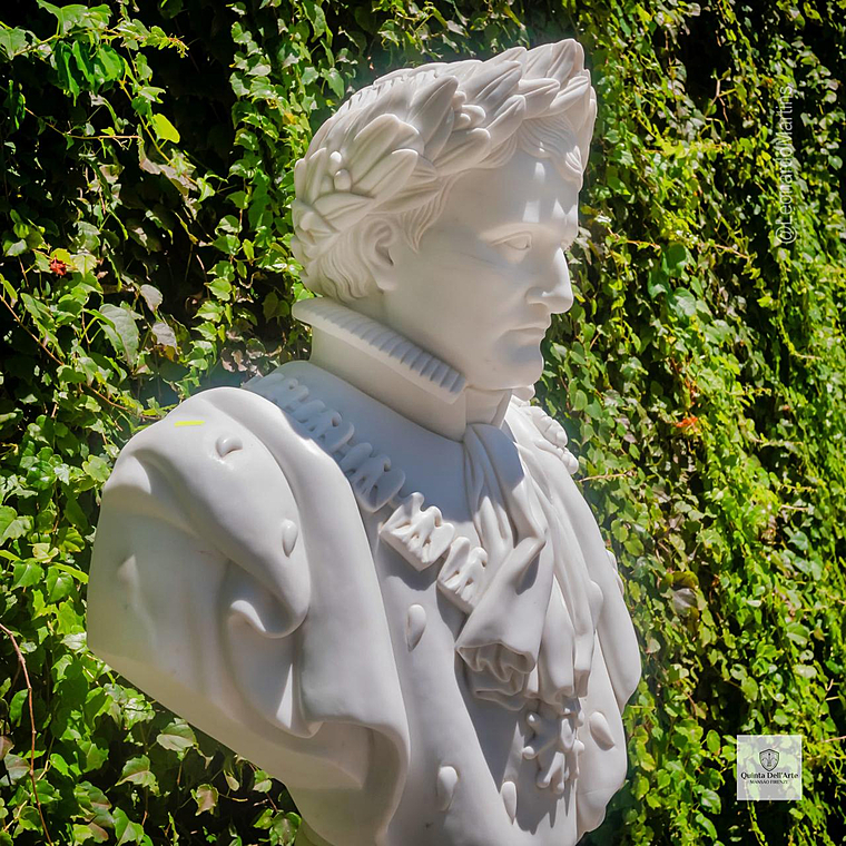 imagem do produto Busto Napole�o Bonaparte com Coroa de Louros M�rmore Branco 72cm BMP070