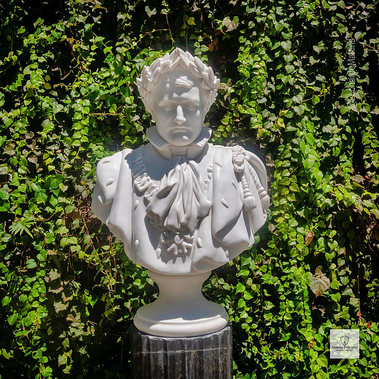 imagem do produto Busto Napole�o Bonaparte com Coroa de Louros M�rmore Branco 72cm BMP070