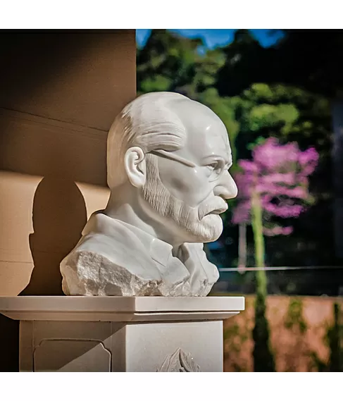 imagem de Busto Sigmund Freud em Mármore Branco 60cm | Escultura Artística Inspirada em Oscar Nemon 