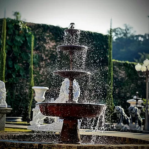 imagem de Chafariz de Ferro Fundido para Jardins 4 Bacias 210cm - FF040 Imponência e Elegância