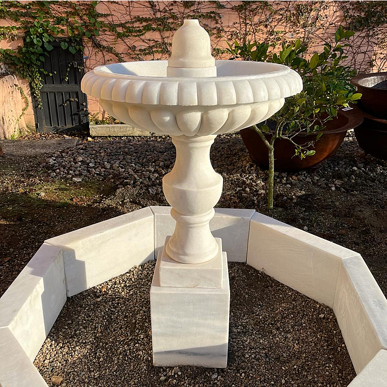 imagem do produto Chafariz de Marmore Granada 1 Prato com Lago 120cm - FMP226 Destaque no Jardim