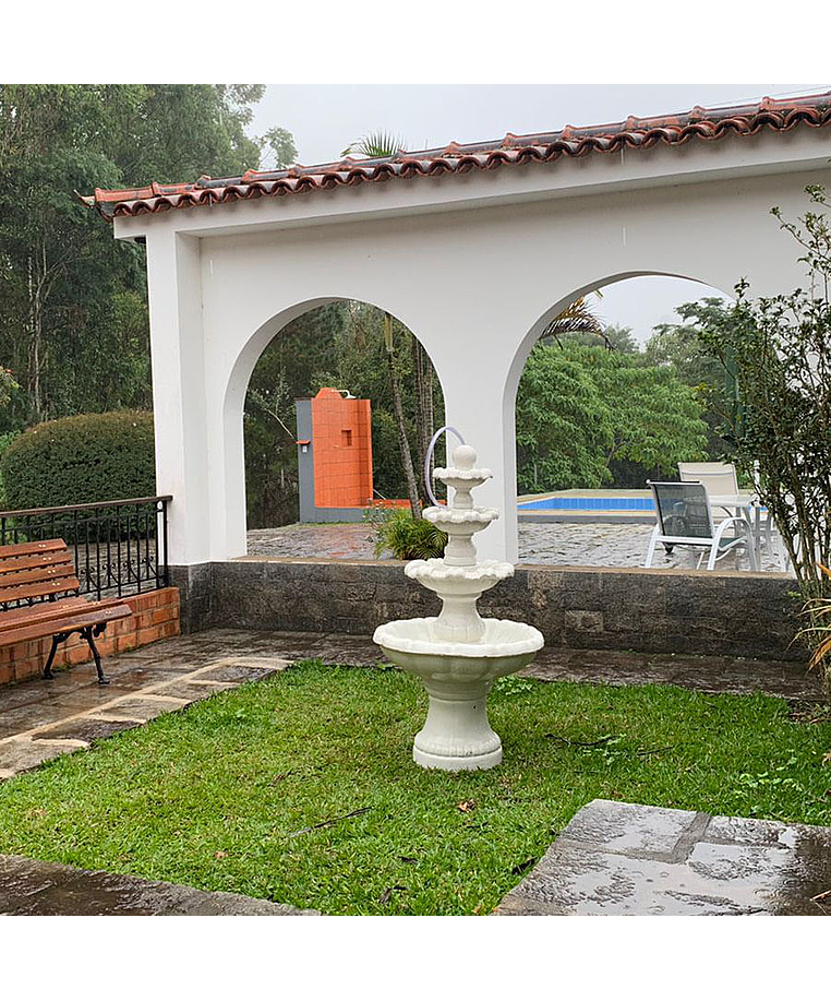 imagem do produto Chafariz para Jardim 4 Pratos Cimento 135cm - FC012 Eleg�ncia e Movimento