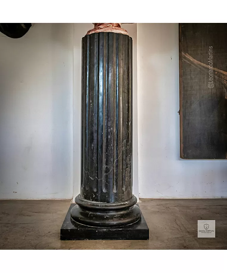 imagem de Coluna Bolzano em Mármore Preto 100cm - VRMP352