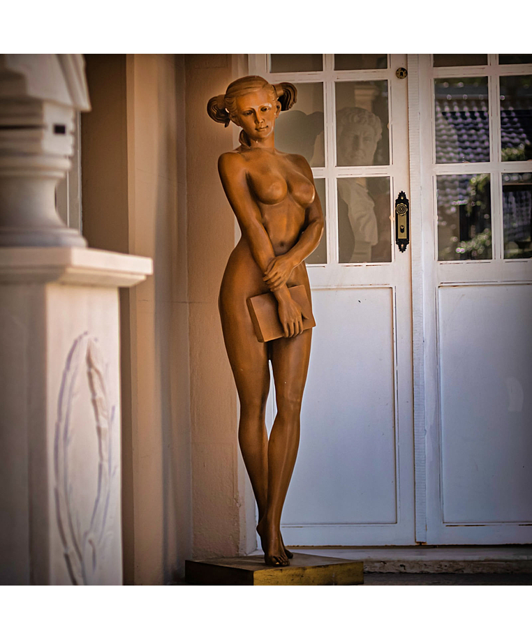 imagem do produto Escultura A Estudante em Bronze 169cm - EBZ627 Sofistica��o e Exclusividade