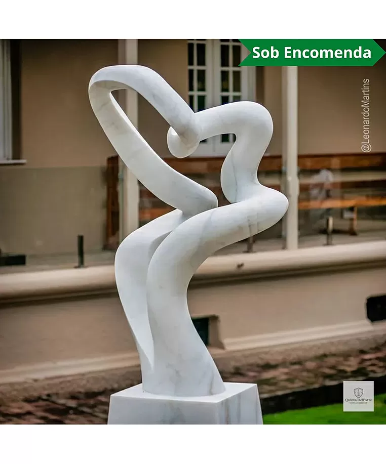 imagem de Escultura Abstrata em Mármore Branco 160cm - EMP695 Destaque no Paisagismo