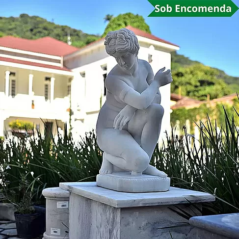 imagem de Escultura Afrodite Agachada em Mármore 87cm - EMP447 Elegância e Design Clássico