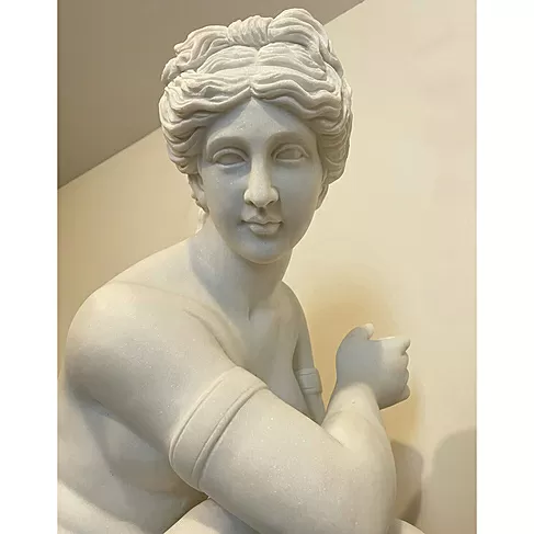 imagem de Escultura Afrodite Agachada em Mármore 87cm - EMP447 Elegância e Design Clássico