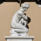 imagem do produto Escultura Afrodite Agachada em M�rmore 87cm - EMP447 Eleg�ncia e Design Cl�ssico