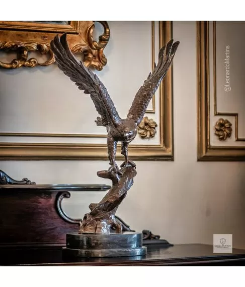 imagem de Escultura Águia em Bronze 70cm EBZ756 Movimento e Nobreza Esculpida