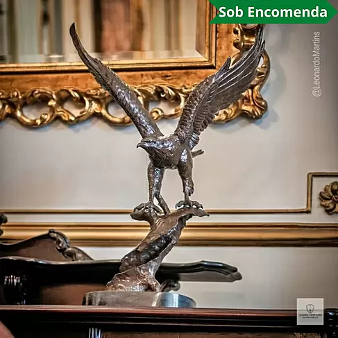 imagem de Escultura Águia em Bronze 70cm EBZ756 Movimento e Nobreza Esculpida