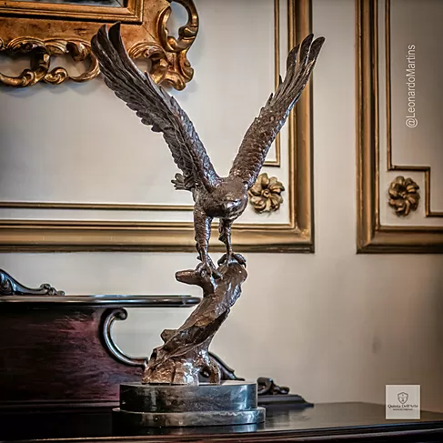 imagem de Escultura Águia em Bronze 70cm EBZ756 Movimento e Nobreza Esculpida